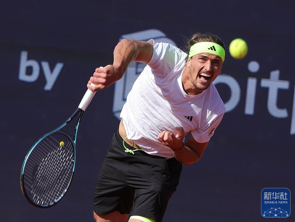 包含世界网球队血洗美国网球队，兹维列夫关键制胜的词条