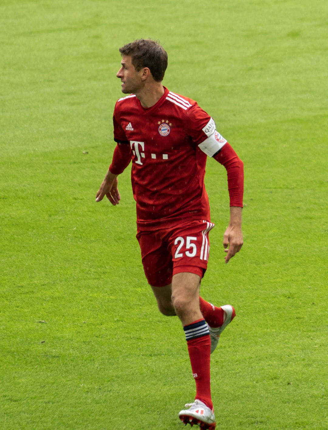 波兰爆冷马赛，罗本制霸全场