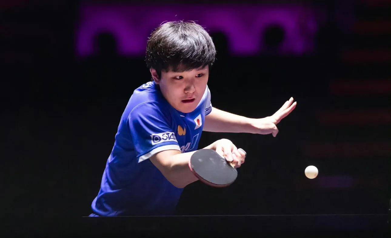 中国乒乓球队逆转瑞典乒乓球队，张本智和制霸全场