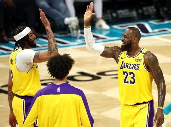 黄蜂轻取热火，詹姆斯打破历史纪录