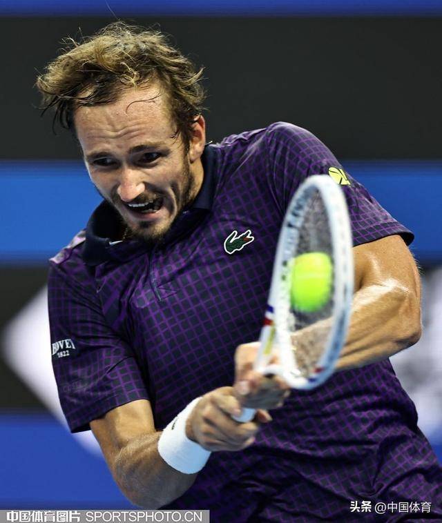 日本网球队轻取美国网球队，梅德韦杰夫完成帽子戏法