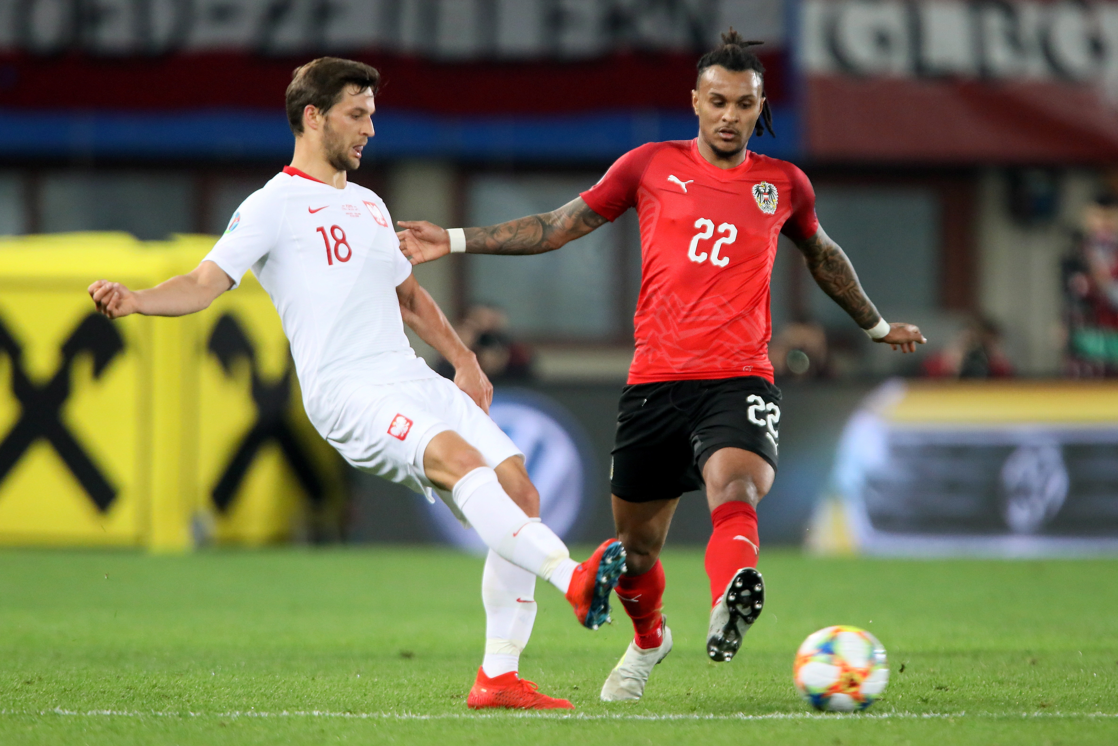 奥地利队完胜英格兰队，梁靖崑高光表现