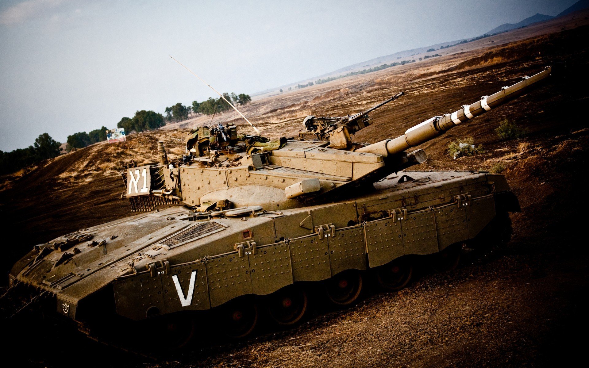 王朝更迭,红牛二队如何将昔日霸主雷诺碾作尘埃,而阿隆索又为何能老骥伏枥惊艳四座?