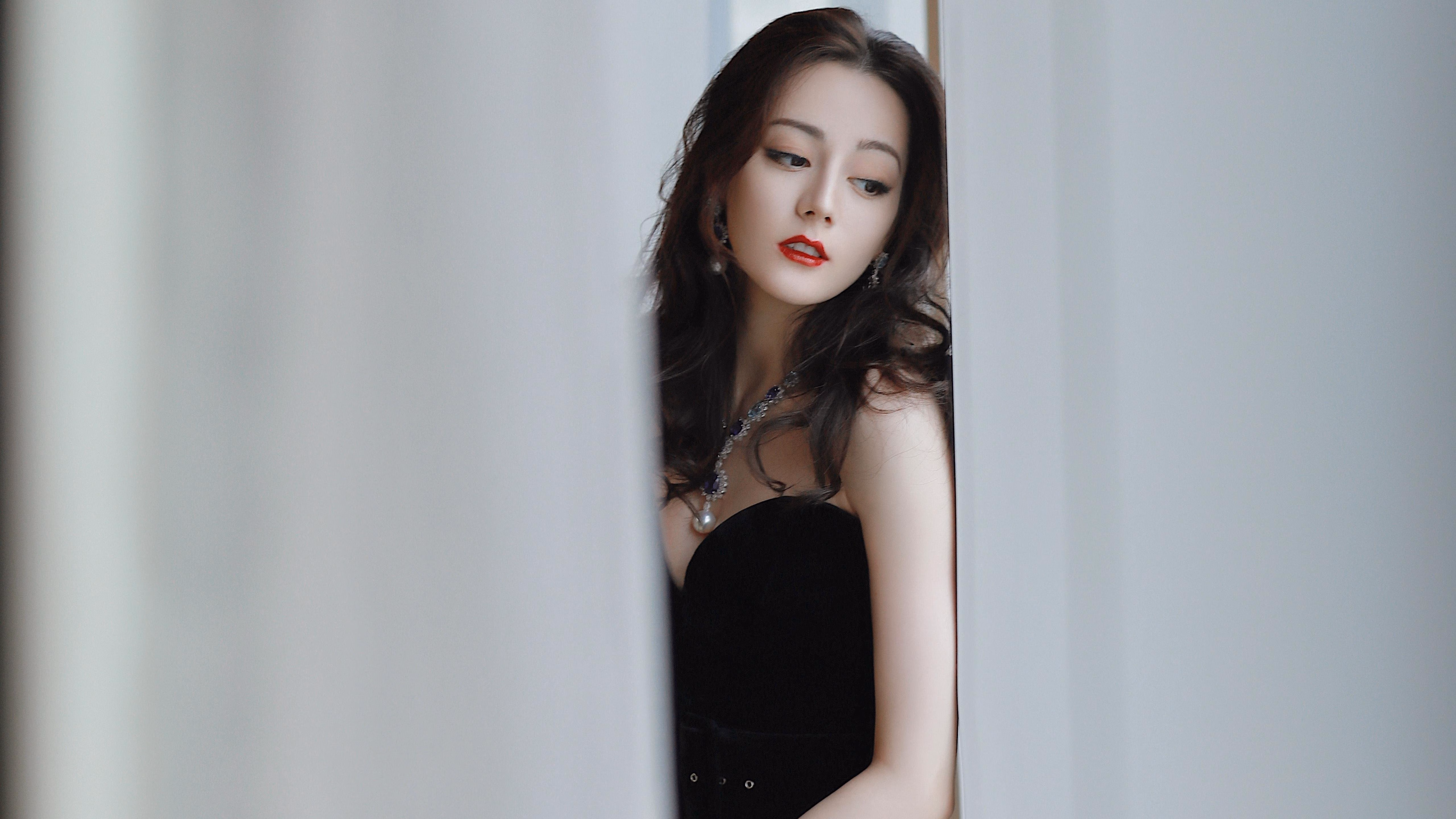 南美艺术击败德国机械，哥伦比亚帮闪耀，蒂亚戈导演完胜莱比锡红牛