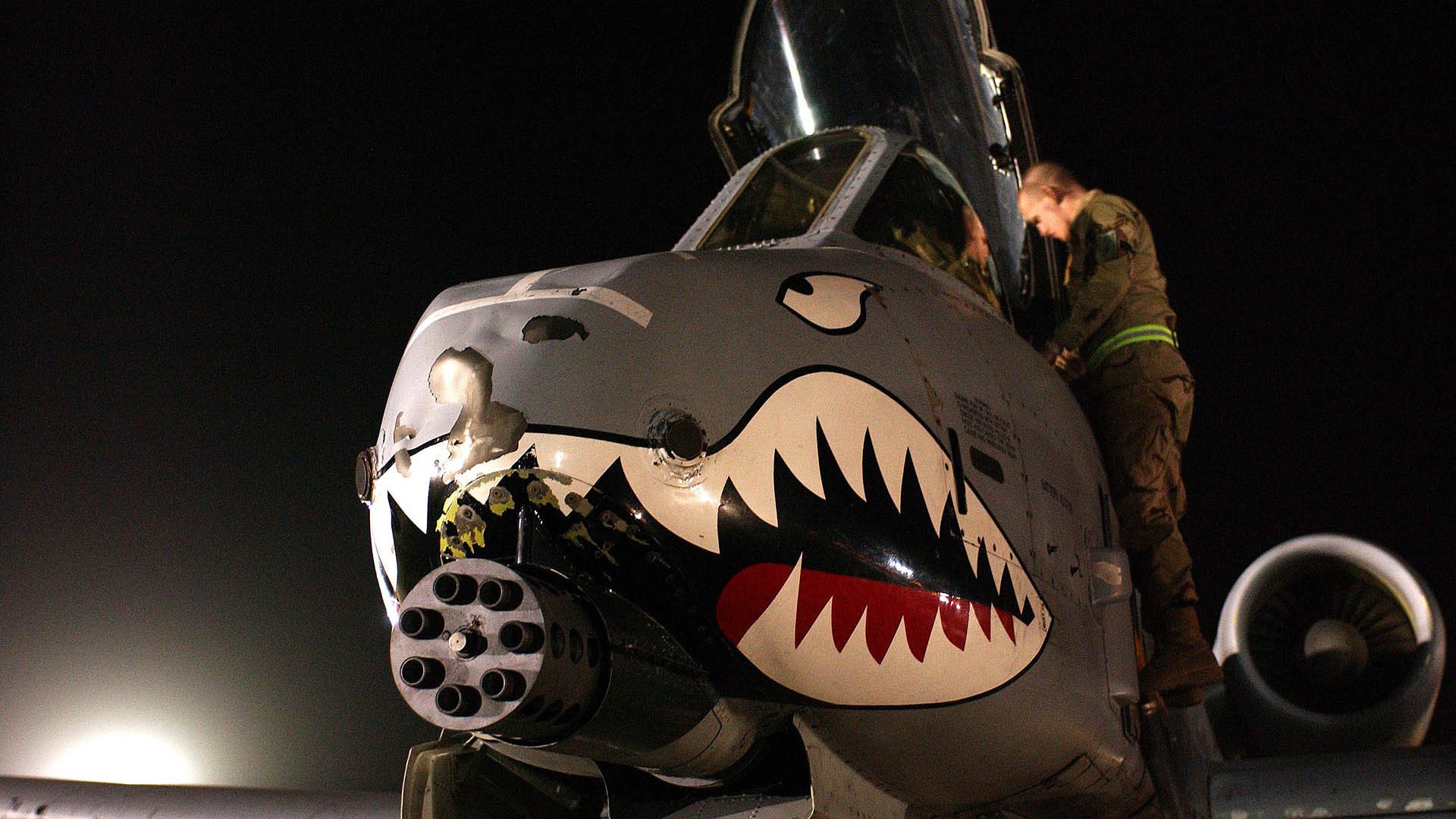 绝境捍卫，索伯0.8秒险胜威廉姆斯，周冠宇火力全开