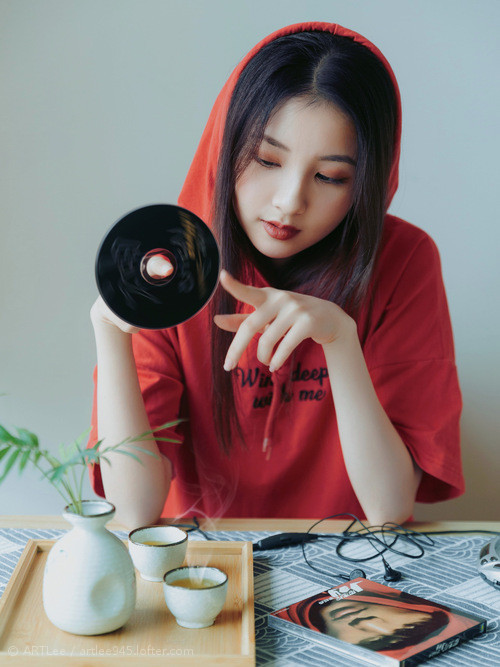 巅峰对决!活塞队惊险胜广东,班凯罗隔扣易建联震撼全场