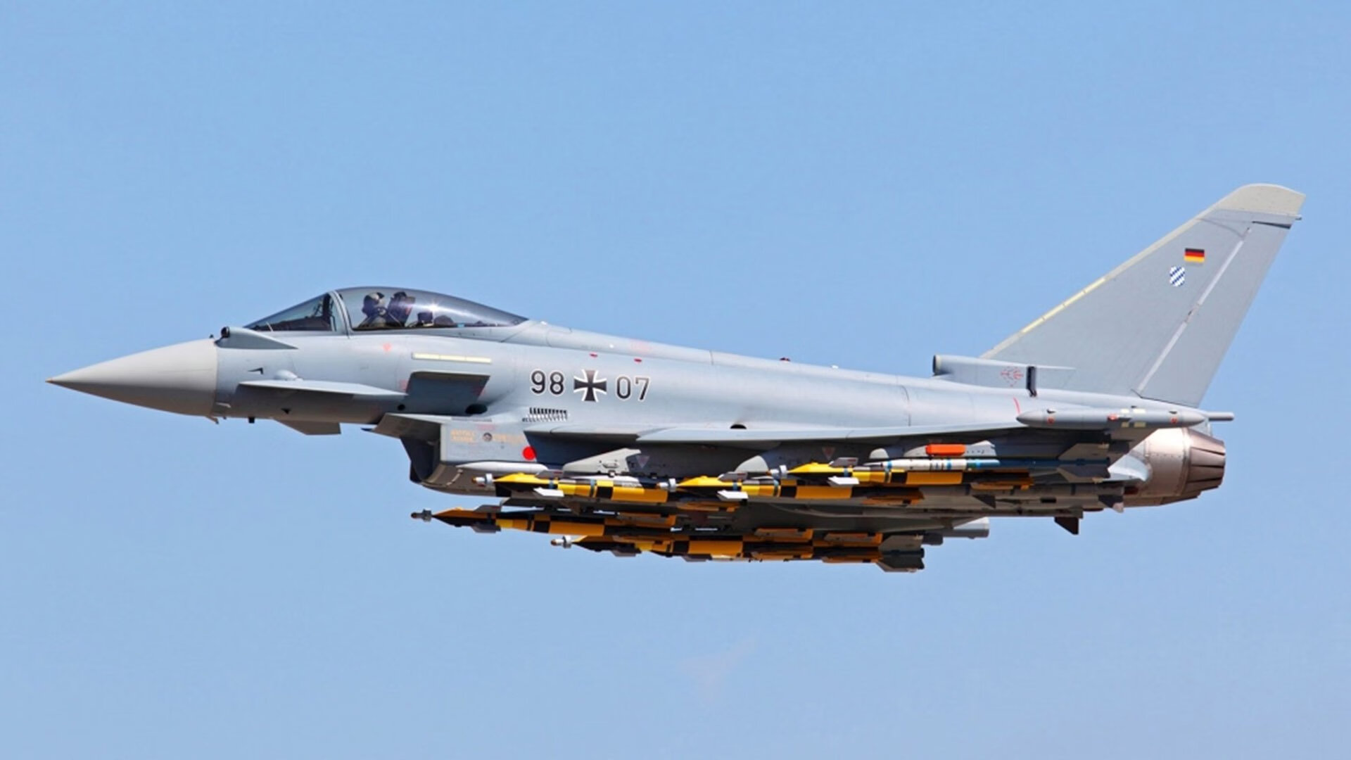 跨越时空的对决，当秘鲁遇见几内亚，加克波如何成为节奏的主宰者