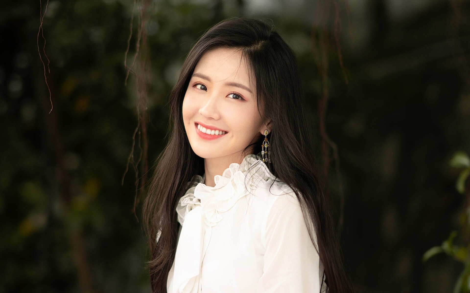 小镇黄昏的奖杯与豪门镁光下的舞步，胜利从不在别处